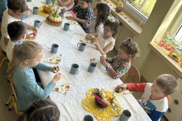 Grupowe jajeczko wielkanocne