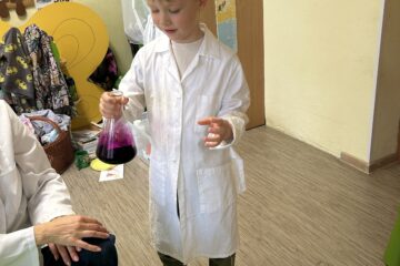 Mały odkrywca laboratorium małego chemika