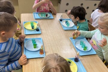 Mały odkrywca laboratorium małego chemika