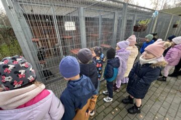 Wizyta w częstochowskim schronisku dla zwierząt. Przekazanie darów ze zbiórki.