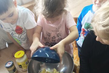 Robimy sałatkę jarzynową.