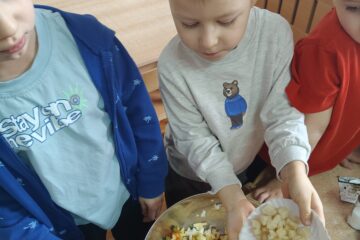 Robimy sałatkę jarzynową.