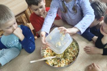 Robimy sałatkę jarzynową.