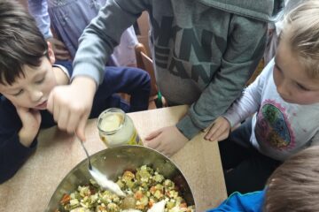 Robimy sałatkę jarzynową.