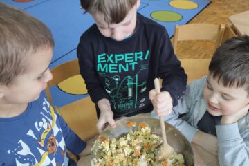 Robimy sałatkę jarzynową.