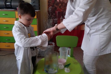 mały odkrywca suchy lód