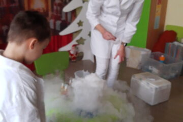 mały odkrywca suchy lód