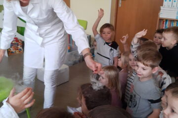 mały odkrywca suchy lód