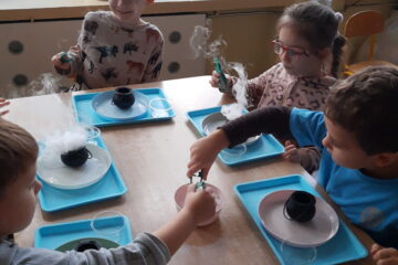 mały odkrywca suchy lód