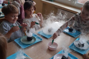 mały odkrywca suchy lód