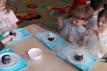 mały odkrywca suchy lód