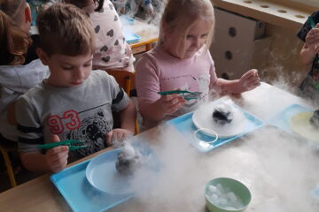 mały odkrywca suchy lód