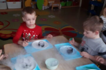 mały odkrywca suchy lód