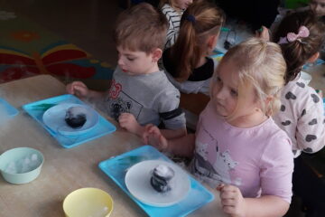 mały odkrywca suchy lód