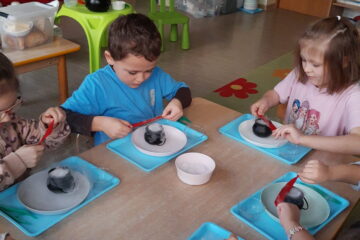 mały odkrywca suchy lód