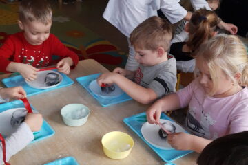 mały odkrywca suchy lód