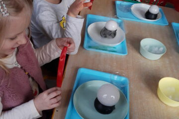 mały odkrywca suchy lód