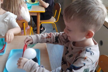 mały odkrywca suchy lód