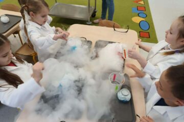 Warsztaty chemiczne z "Wesoło Mi"