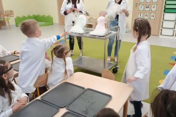 Warsztaty chemiczne z "Wesoło Mi"