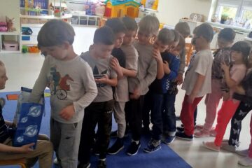 fd04d5b3 4d49 43d5 b790 b6d8392358b8