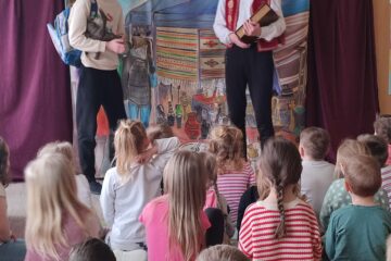 Teatrzyk "Niespodzianka od serca"