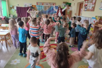 Teatrzyk "Niespodzianka od serca"