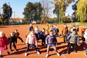 Rajd jesienny jesienny fitness na świeżym powietrzu