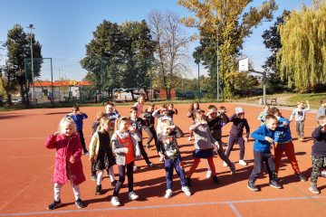 Rajd jesienny jesienny fitness na świeżym powietrzu