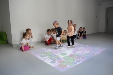 Zabawy z dywanem interaktywnym