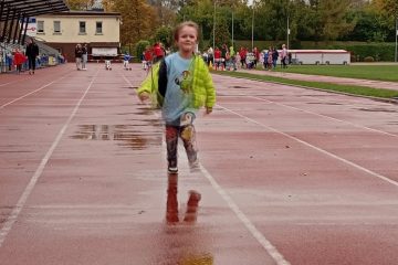 Wycieczka Wycieczka na Stadion Budowlani Częstochowski Klub Sportowy na Olimpijskie zmagania przedszkolaków. Pokój i szacunek to ważna sprawa. Liczy się sport i dobra zabawa.