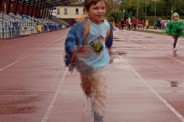 Wycieczka Wycieczka na Stadion Budowlani Częstochowski Klub Sportowy na Olimpijskie zmagania przedszkolaków. Pokój i szacunek to ważna sprawa. Liczy się sport i dobra zabawa.