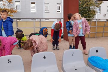 Wycieczka Wycieczka na Stadion Budowlani Częstochowski Klub Sportowy na Olimpijskie zmagania przedszkolaków. Pokój i szacunek to ważna sprawa. Liczy się sport i dobra zabawa.