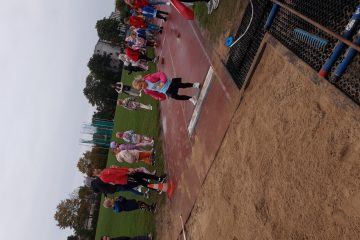 Wycieczka Wycieczka na Stadion Budowlani Częstochowski Klub Sportowy na Olimpijskie zmagania przedszkolaków. Pokój i szacunek to ważna sprawa. Liczy się sport i dobra zabawa.